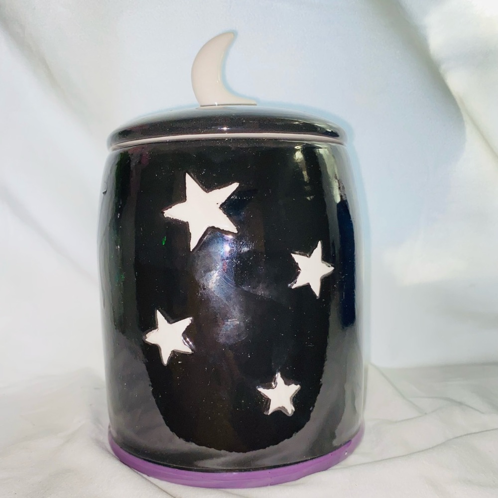 Canister